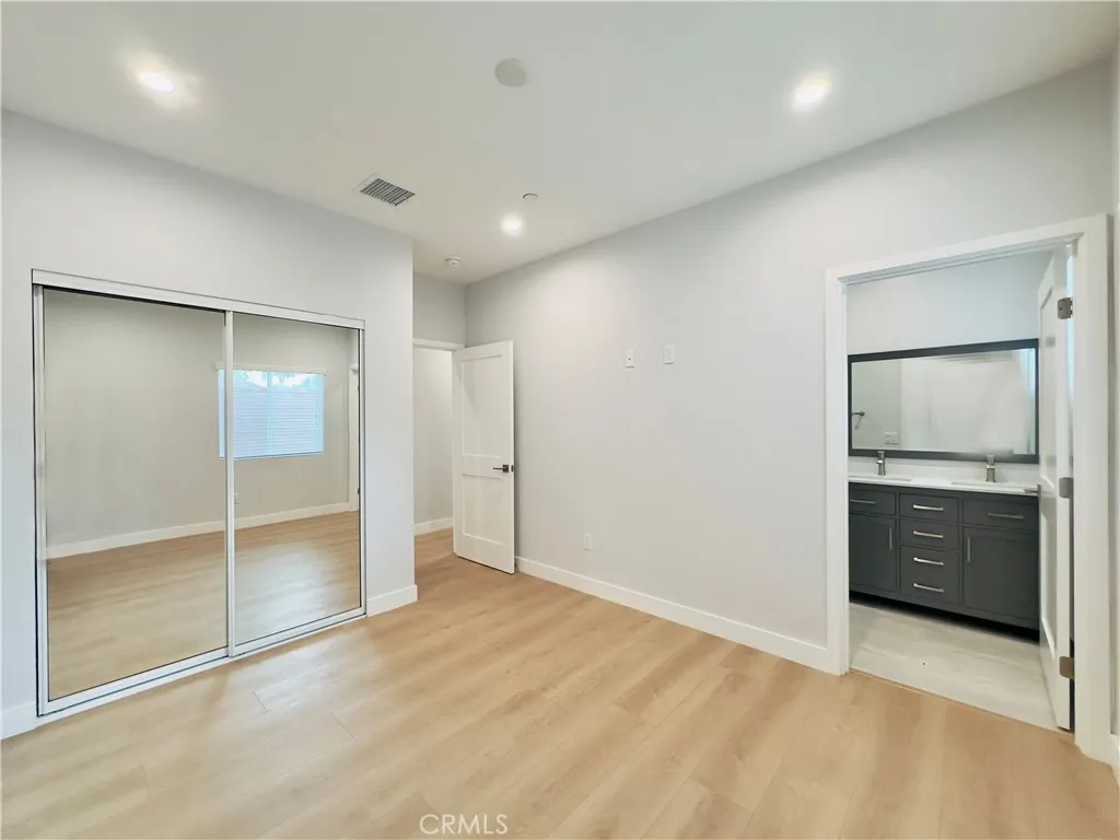 Lake Balboa, California 91406, United States, 2 Bedrooms Bedrooms, ,2 BathroomsBathrooms,Residential,Active,186015