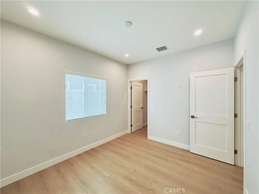 Lake Balboa, California 91406, United States, 2 Bedrooms Bedrooms, ,2 BathroomsBathrooms,Residential,Active,186015