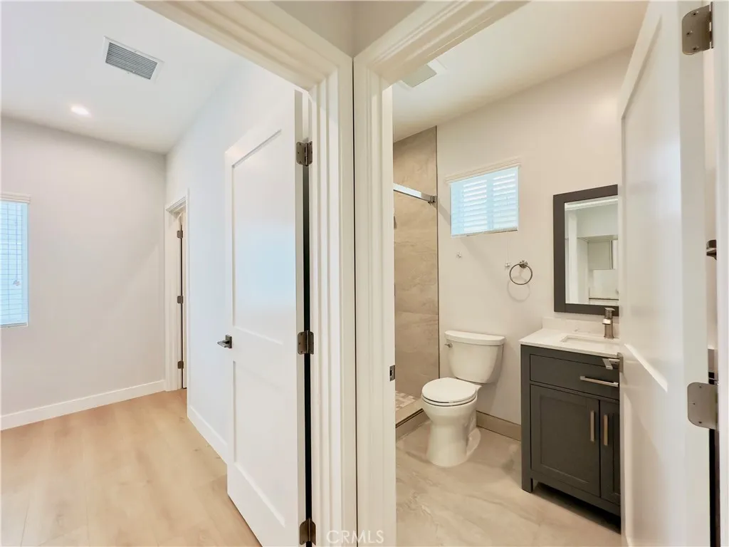 Lake Balboa, California 91406, United States, 2 Bedrooms Bedrooms, ,2 BathroomsBathrooms,Residential,Active,186015