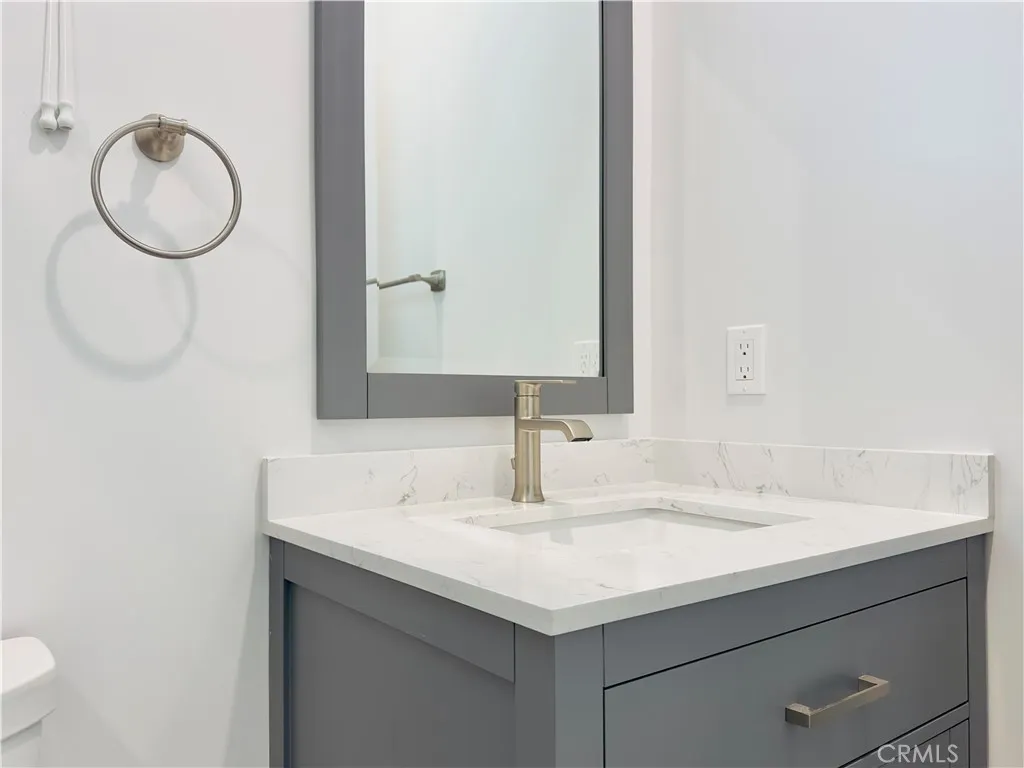 Lake Balboa, California 91406, United States, 2 Bedrooms Bedrooms, ,2 BathroomsBathrooms,Residential,Active,186015