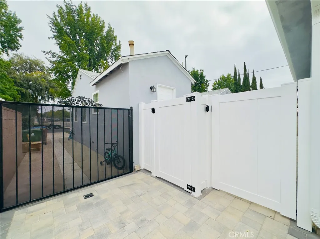 Lake Balboa, California 91406, United States, 2 Bedrooms Bedrooms, ,2 BathroomsBathrooms,Residential,Active,186015