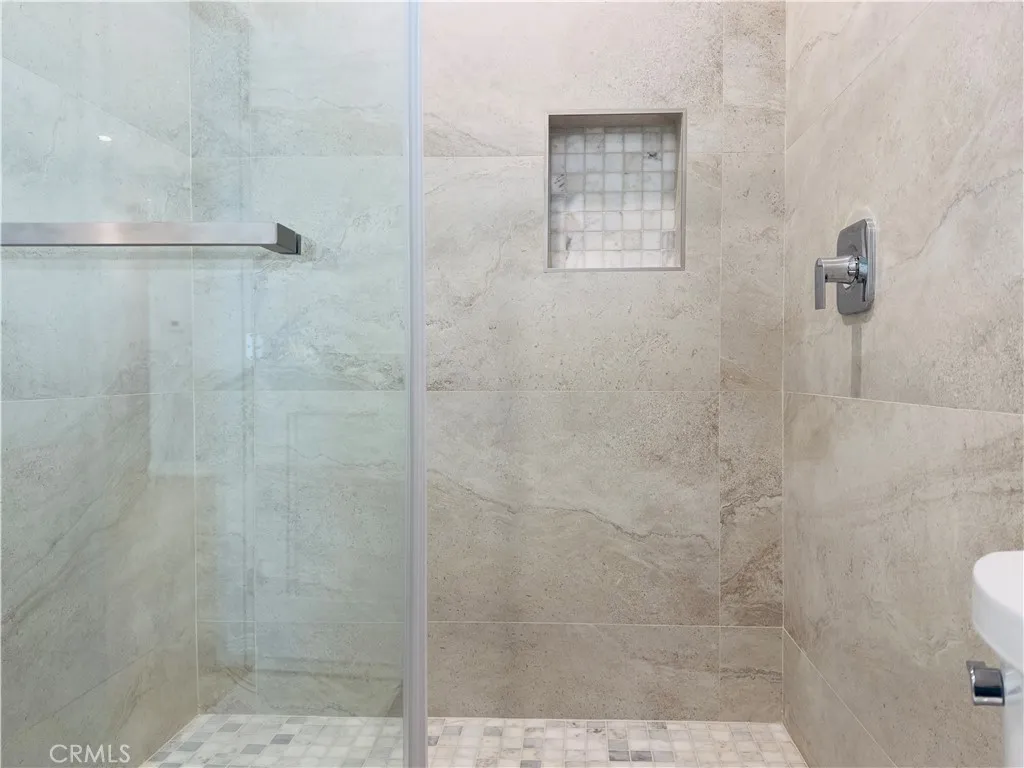 Lake Balboa, California 91406, United States, 2 Bedrooms Bedrooms, ,2 BathroomsBathrooms,Residential,Active,186015