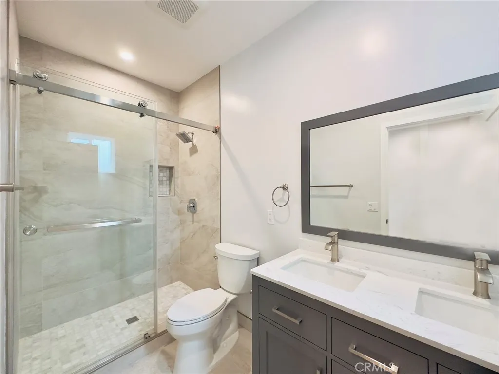 Lake Balboa, California 91406, United States, 2 Bedrooms Bedrooms, ,2 BathroomsBathrooms,Residential,Active,186015