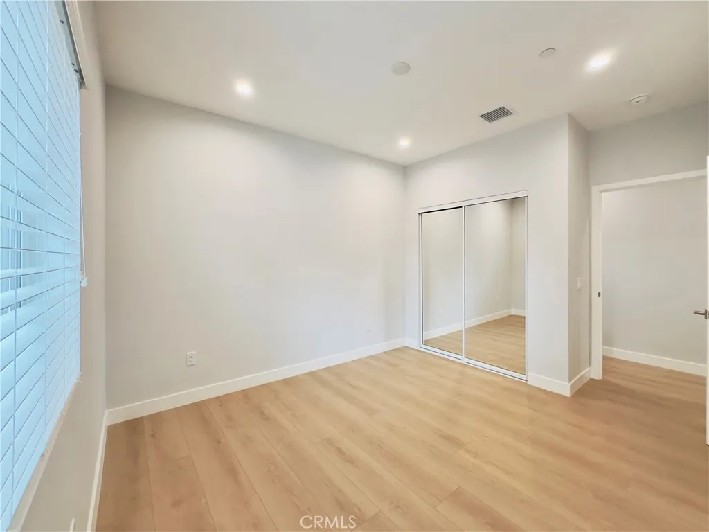 Lake Balboa, California 91406, United States, 2 Bedrooms Bedrooms, ,2 BathroomsBathrooms,Residential,Active,186015