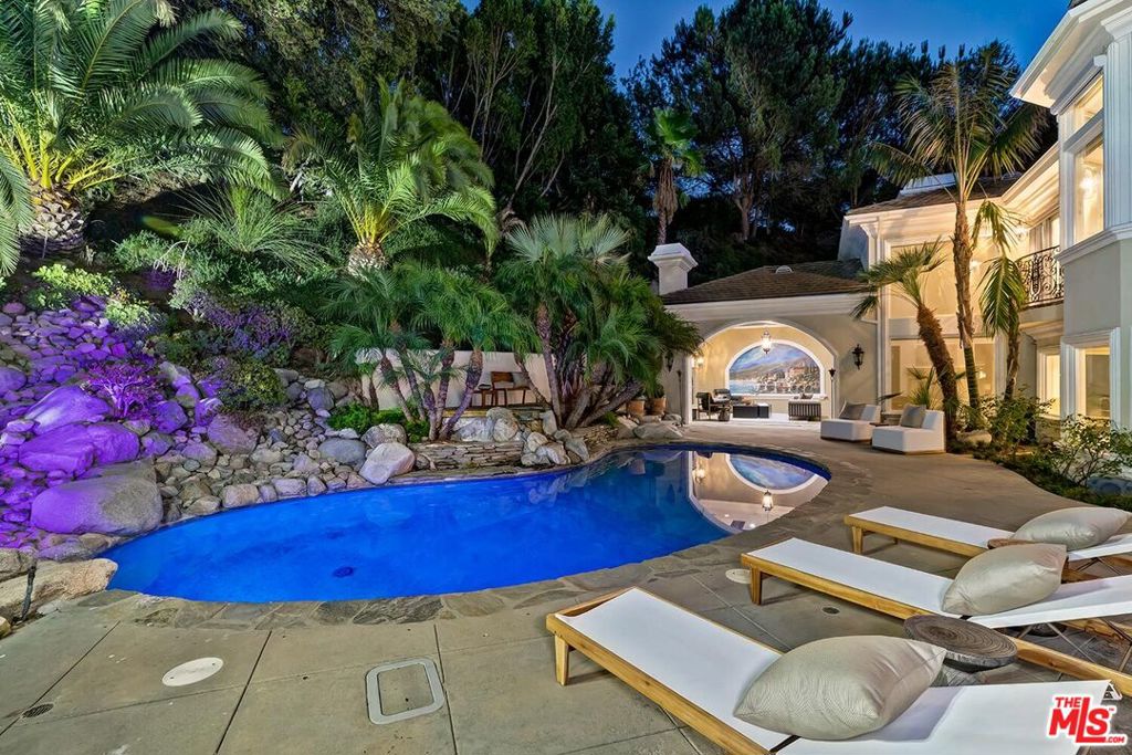 Properties 3 732 Saint Katherine Drive
