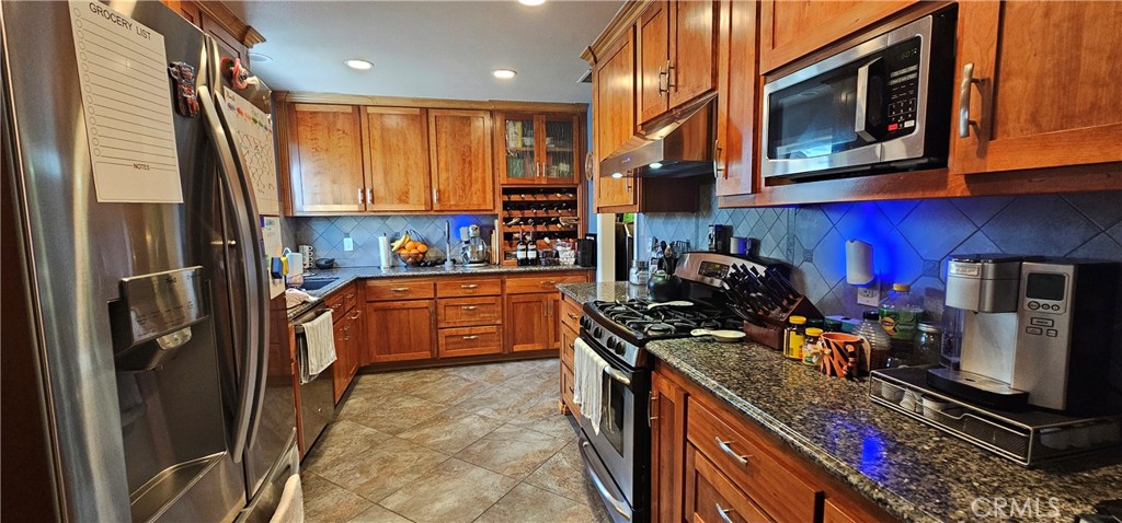 443 W Southgate Avenue