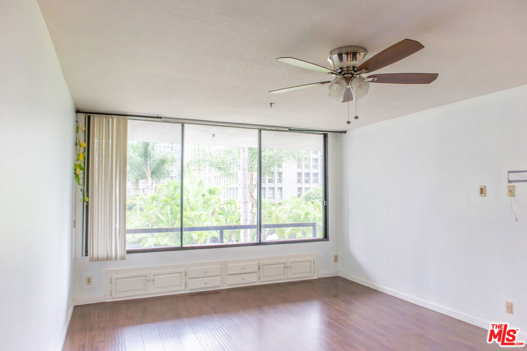 880 W 1st Street 205