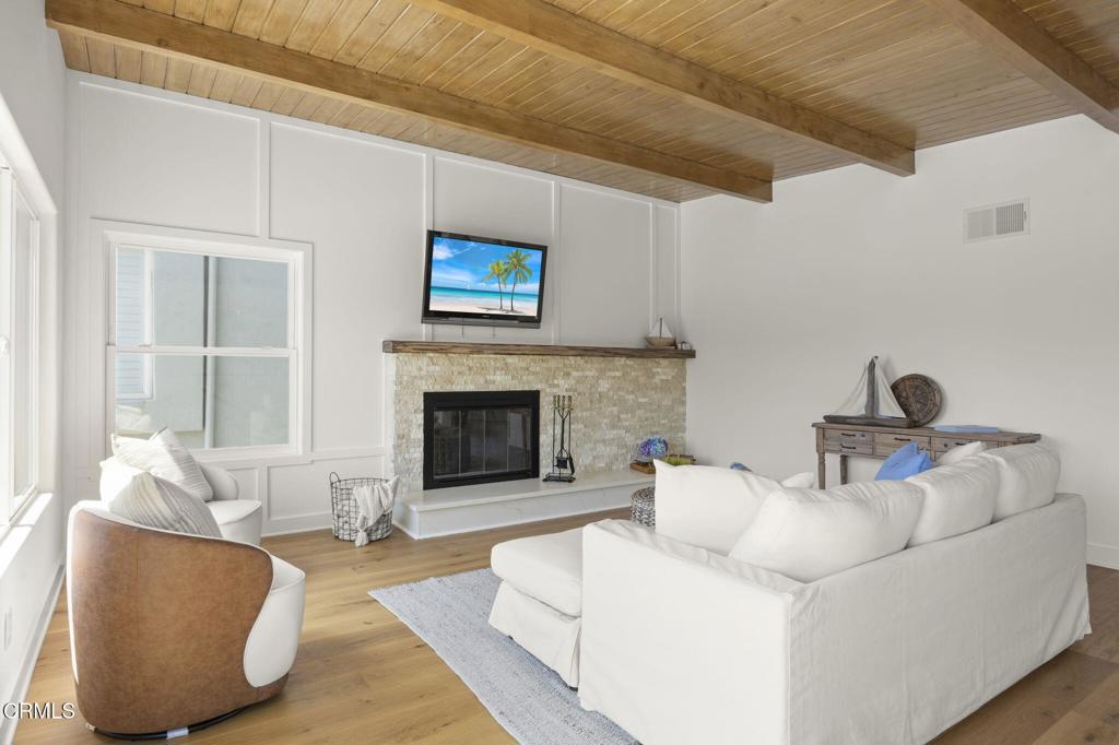 Oxnard, California, 93035, United States, 2 Bedrooms Bedrooms, ,2 BathroomsBathrooms,Residential,Active,2043125