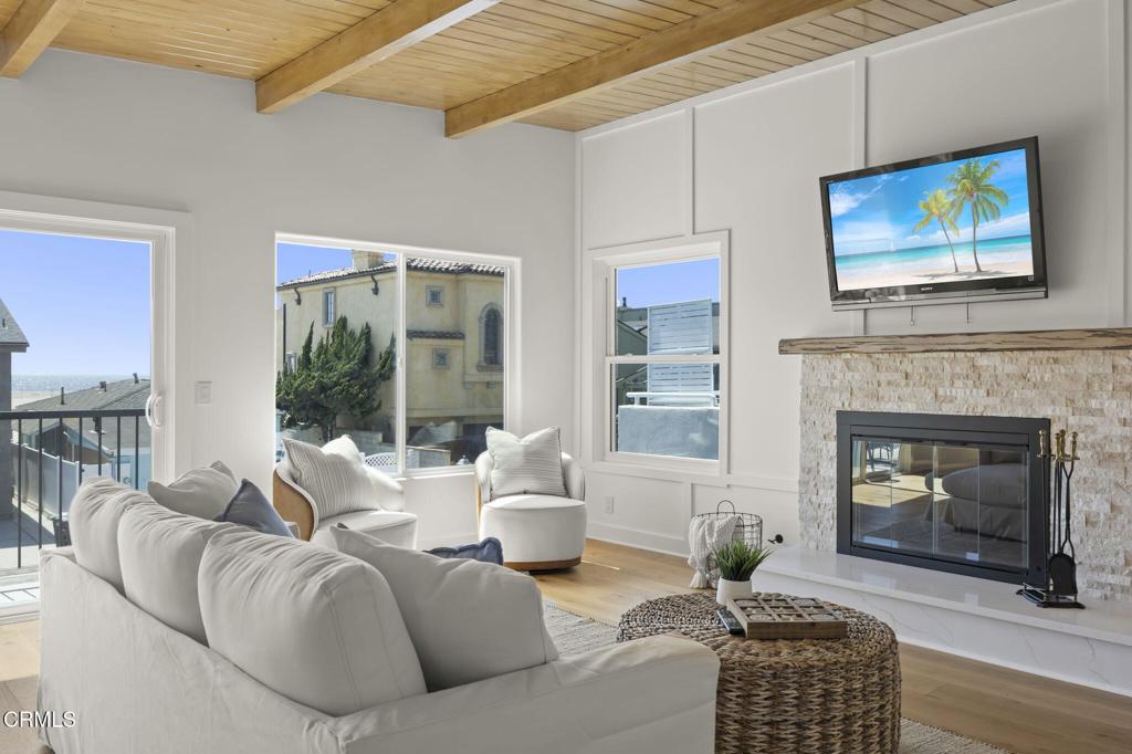 Oxnard, California, 93035, United States, 2 Bedrooms Bedrooms, ,2 BathroomsBathrooms,Residential,Active,2043125