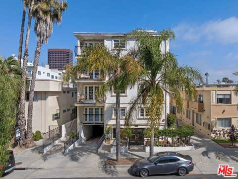 Photo of 11842 Darlington Avenue #201, Los Angeles, CA 90049 (MLS # 26846941)