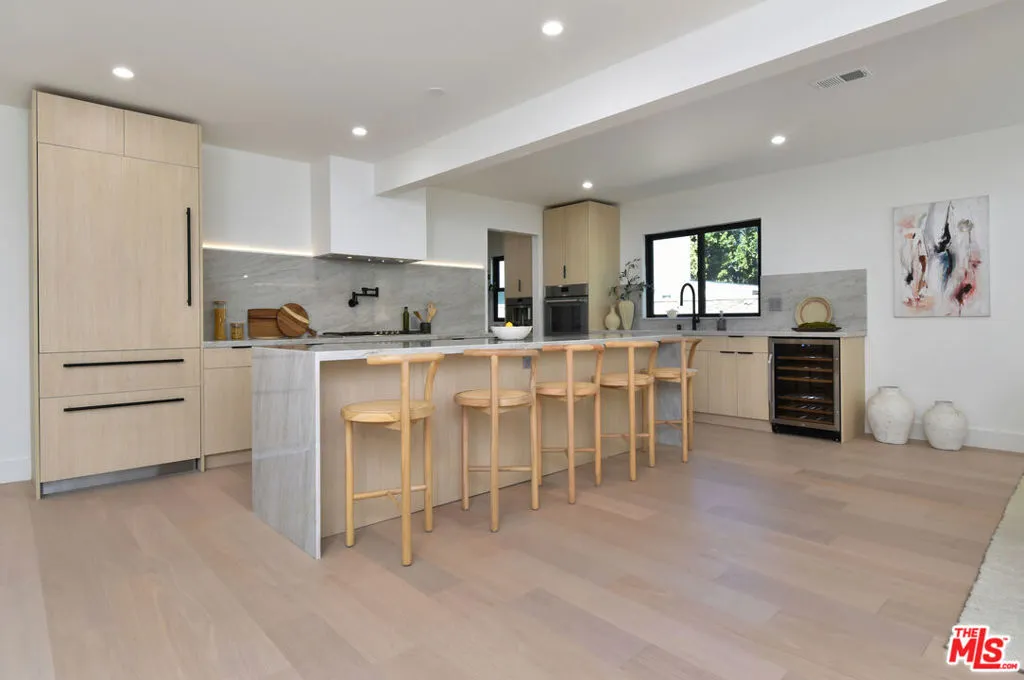 Encino, California 91436, United States, 4 Bedrooms Bedrooms, ,2 BathroomsBathrooms,Residential,Active,189326