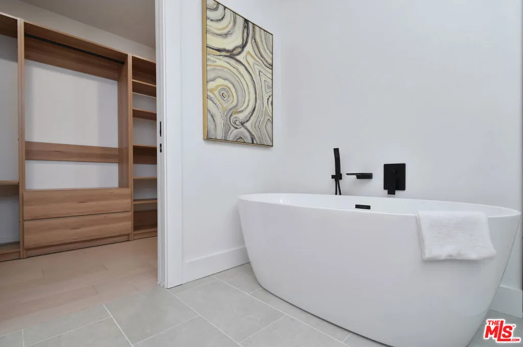 Encino, California 91436, United States, 4 Bedrooms Bedrooms, ,2 BathroomsBathrooms,Residential,Active,189326