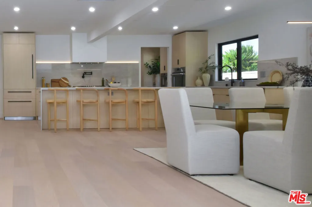 Encino, California 91436, United States, 4 Bedrooms Bedrooms, ,2 BathroomsBathrooms,Residential,Active,189326