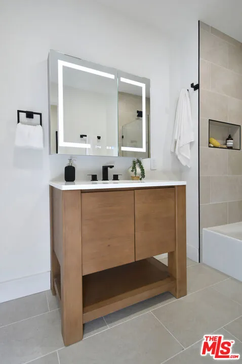 Encino, California 91436, United States, 4 Bedrooms Bedrooms, ,2 BathroomsBathrooms,Residential,Active,189326