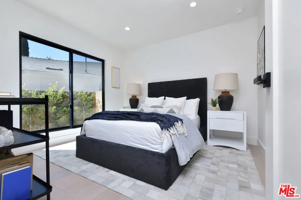 Encino, California 91436, United States, 4 Bedrooms Bedrooms, ,2 BathroomsBathrooms,Residential,Active,189326