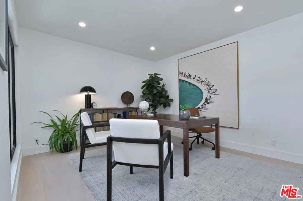 Encino, California 91436, United States, 4 Bedrooms Bedrooms, ,2 BathroomsBathrooms,Residential,Active,189326