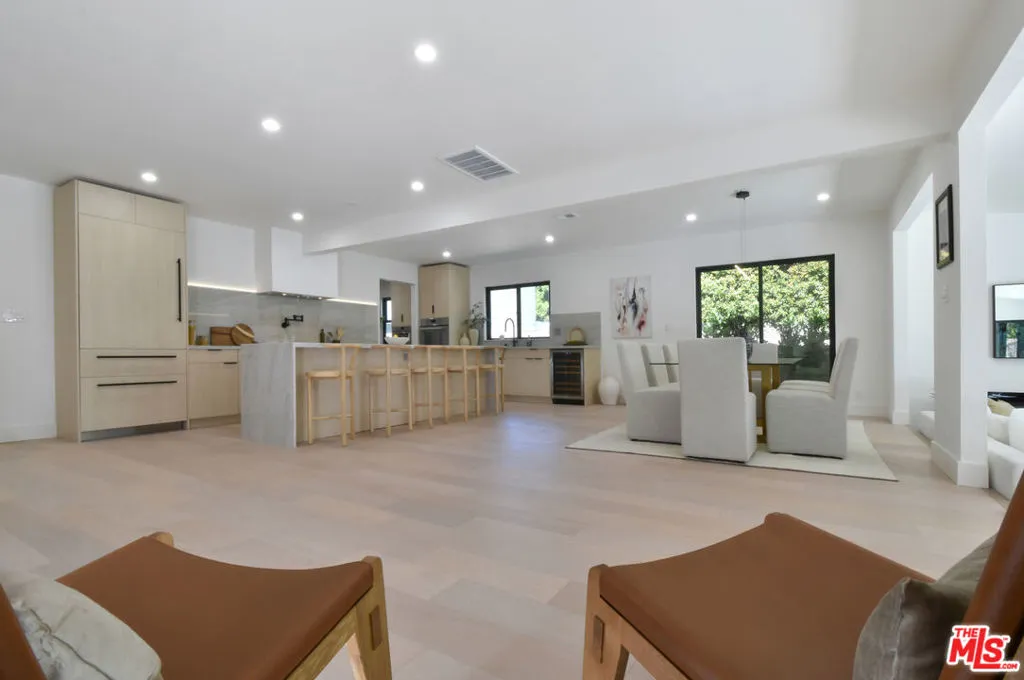 Encino, California 91436, United States, 4 Bedrooms Bedrooms, ,2 BathroomsBathrooms,Residential,Active,189326