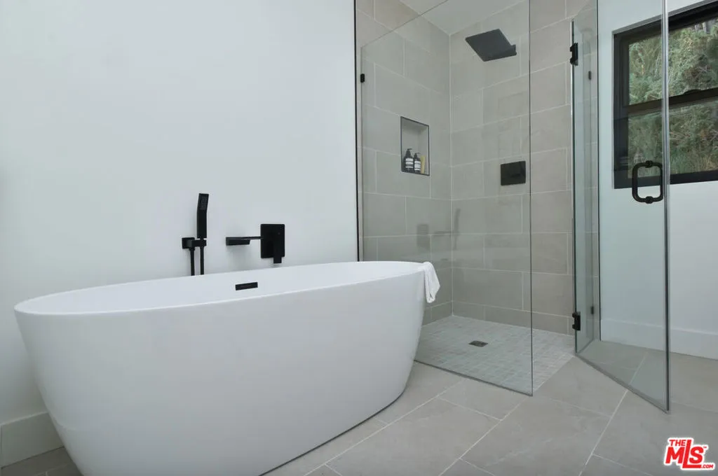 Encino, California 91436, United States, 4 Bedrooms Bedrooms, ,2 BathroomsBathrooms,Residential,Active,189326