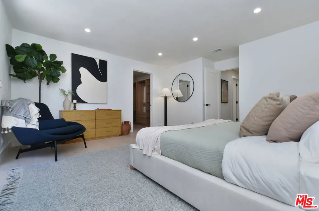 Encino, California 91436, United States, 4 Bedrooms Bedrooms, ,2 BathroomsBathrooms,Residential,Active,189326