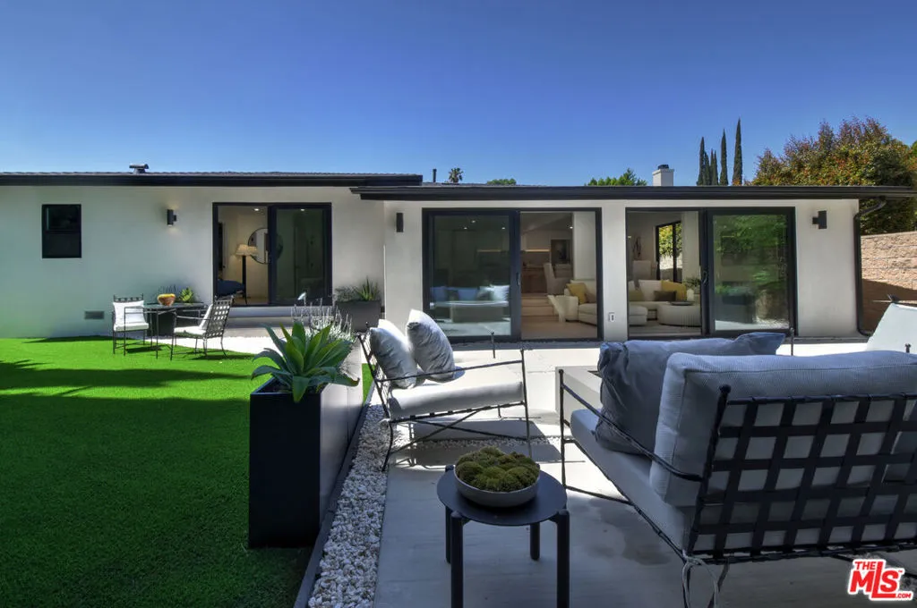 Encino, California 91436, United States, 4 Bedrooms Bedrooms, ,2 BathroomsBathrooms,Residential,Active,189326