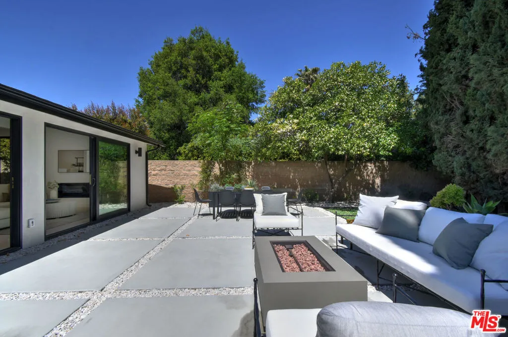 Encino, California 91436, United States, 4 Bedrooms Bedrooms, ,2 BathroomsBathrooms,Residential,Active,189326