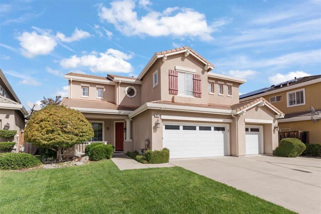 Photo of 1469 Goshawk Court, Gilroy, CA 95020 (MLS # ML82025596)