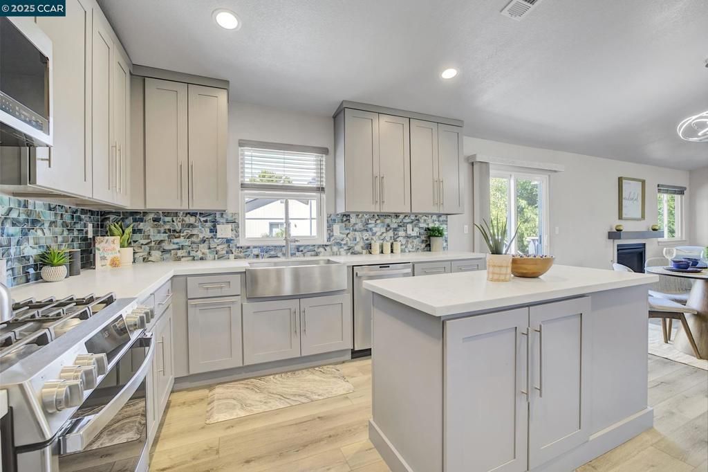 Photo of 3899 Creekside Way Way, Oakley, CA 94561 (MLS # 41110658)