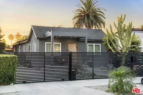 Photo of 2319 S Cloverdale Avenue, Los Angeles, CA 90016 (MLS # 26985257)