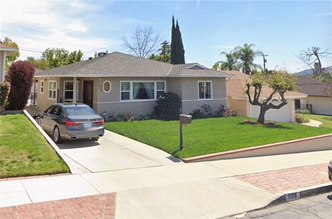 Photo of 1058 E Valencia Avenue, Burbank, CA 91501 (MLS # GD25273118)