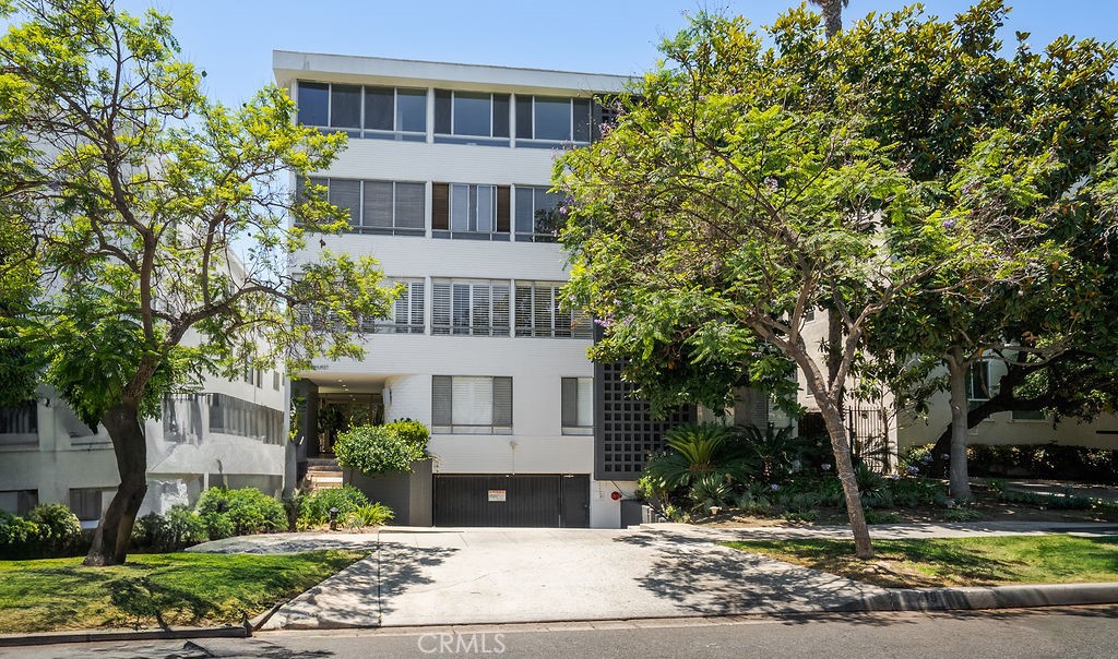 Welcome to 419 N Oakhurst Dr, Unit 102 - a refined residence in the heart of iconic Beverly Hills, 90210. This beautifully maintained first-floor condominium blends timeless elegance with modern comfort, all set within one of Los Angeles’ most prestigious neighborhoods. Freshly painted, the home features a thoughtfully designed layout highlighted by sophisticated travertine and rich wood flooring throughout. Elegant Plantation shutters add both style and privacy. Its coveted first-floor location offers effortless accessibility and an inviting sense of ease, perfect for a variety of lifestyles. Set along one of Beverly Hills’ most picturesque tree-lined streets, this quiet, meticulously kept 12-unit development is just moments from world-class
shopping, acclaimed dining, and the celebrated Sunday Farmers’ Market. Residents enjoy access to a sparkling community pool, ideal for leisurely weekends under the California sun. Positioned within a top-tier school district and offering unparalleled walkability, this home delivers the ultimate combination of charm, convenience, and location. Whether you’re searching for a stylish full-time residence or a chic city retreat, 419 N Oakhurst Dr, Unit 102 embodies classic Beverly Hills living at its finest.
