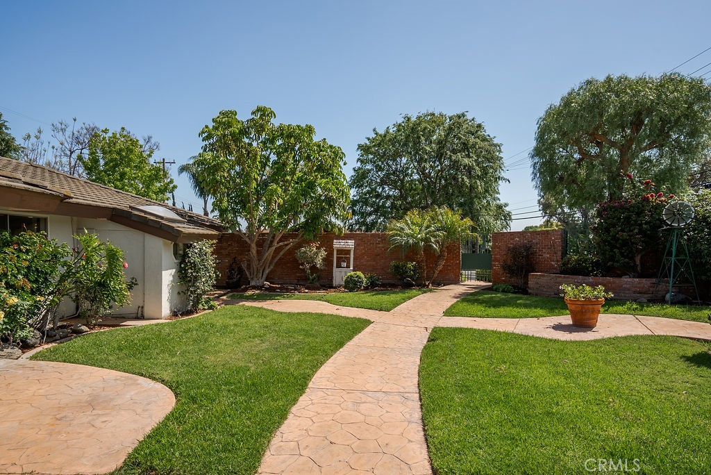 17901 E Santa Clara Avenue