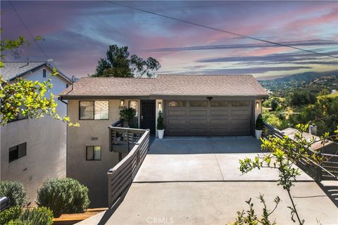 Photo of 23542 Ehlers Dr, Chatsworth, CA 91311 (MLS # SR26043794)