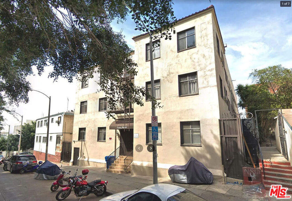 MUST BRING ID, SOLID PROOF OF INCOME, BANK STATEMENTS, GOOD CREDIT. Gorgeous studio, 1 Bath Apt Available! ASK ABOUT OUR LOOK AND LEASE SPECIAL BONUS OF $500.00! Terms and conditions apply!OPEN HOUSE !!!Every Sat & Sun, 11AM to 12PM. WEEKDAYS 5:30 to 6:30.PLEASE DO NOT SHOW UP EITHER BEFORE OR AFTER THESE TIMES. THERE WILL BE NO ONE THERE TO SHOW YOU THE APARTMENT.Section 8 accepted. Please only call between 9AM and 5 PM to ensure we can respond promptly.Renovated unit available in a trendy location! Hardwood flooring.Kitchen appliances also included. Laundry on-site.