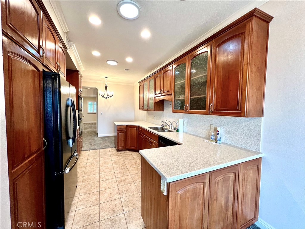 888 W Highpoint Drive