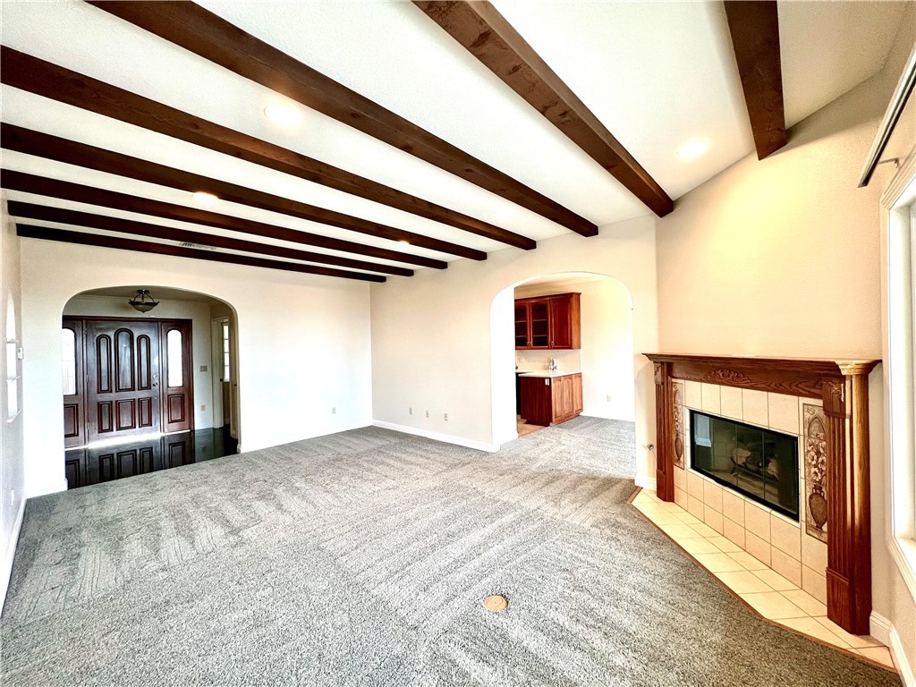 888 W Highpoint Drive
