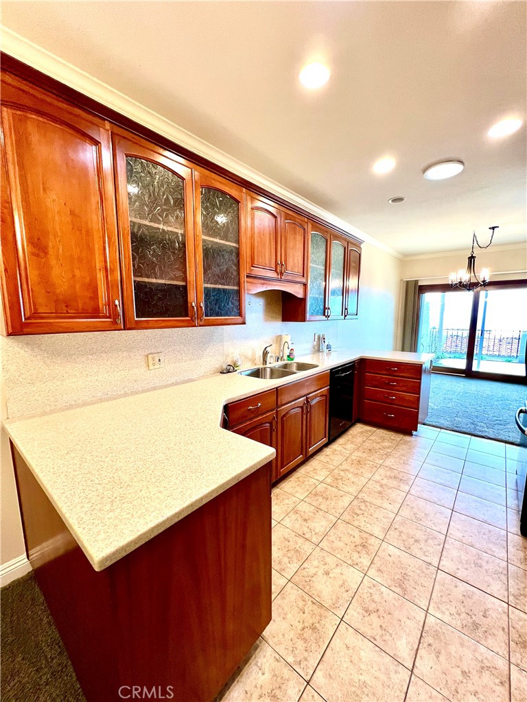 888 W Highpoint Drive