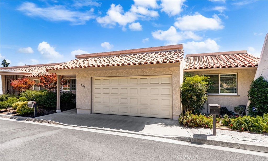 888 W Highpoint Drive