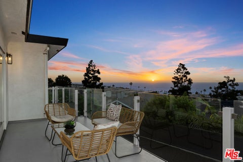 Photo of 241 Calle Mayor, Redondo Beach, CA 90277 (MLS # 26995309)