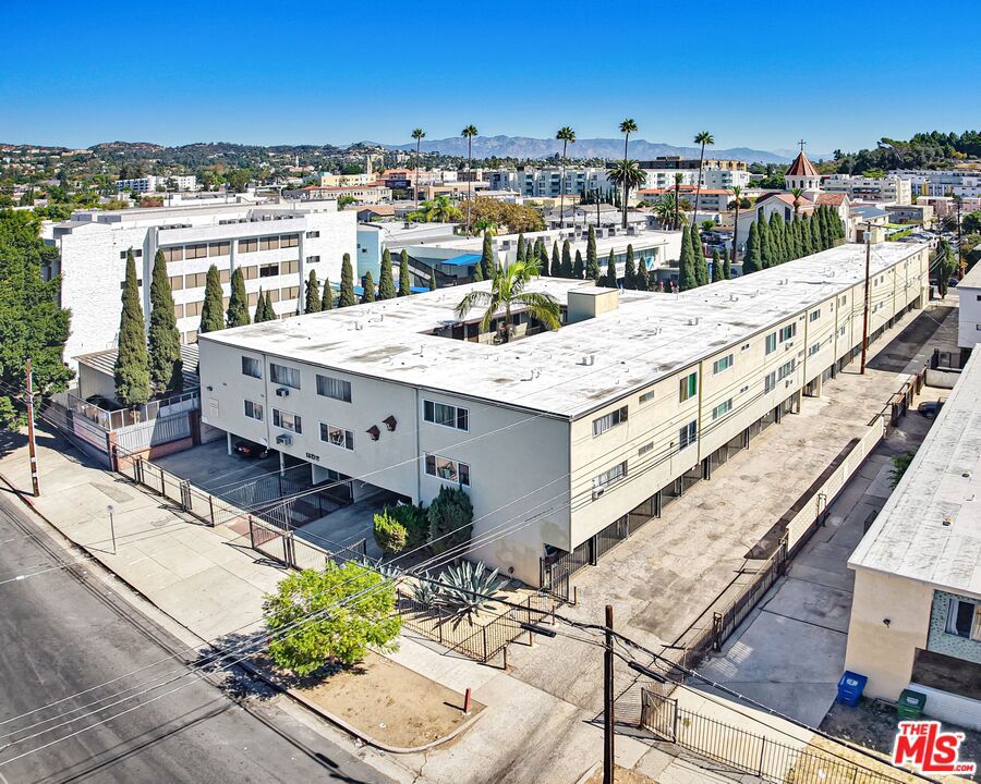 1602 N Mariposa Avenue