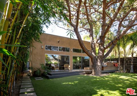 Photo of 639 Vernon Avenue, Venice, CA 90291 (MLS # 26657495)