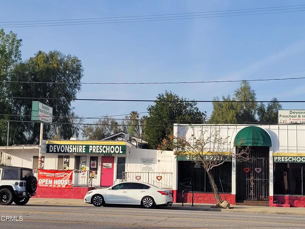 21143 W Devonshire Street