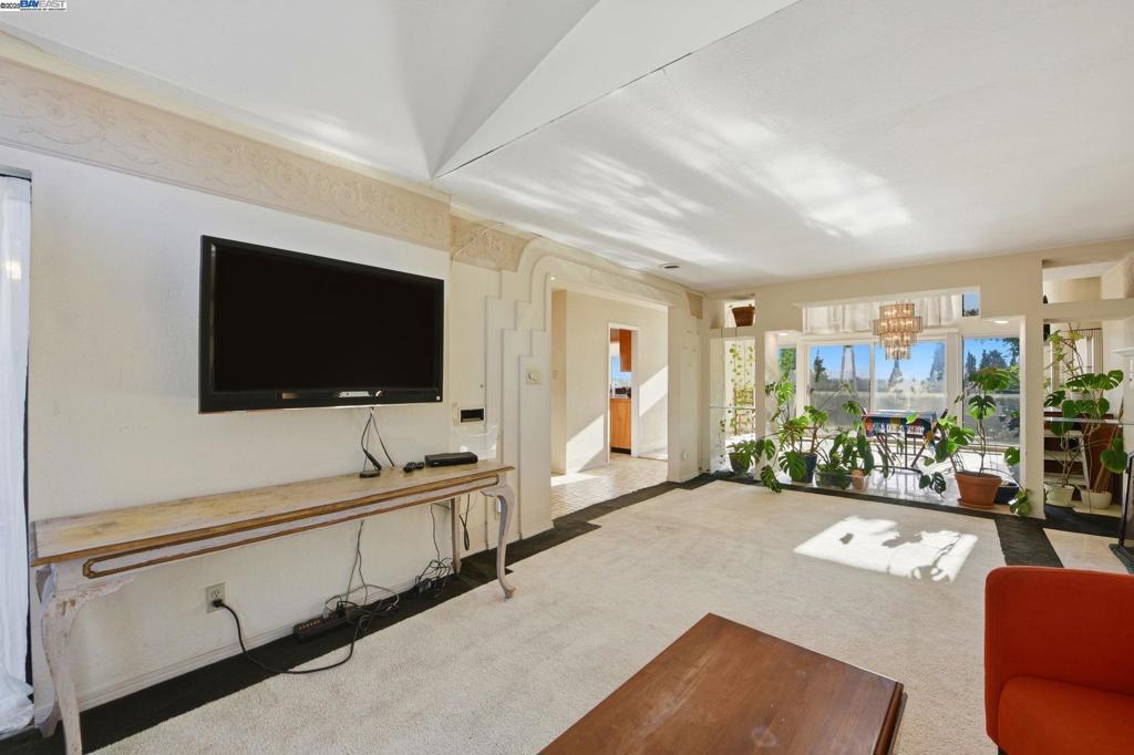 HOLIDAY ESTATES - Residential