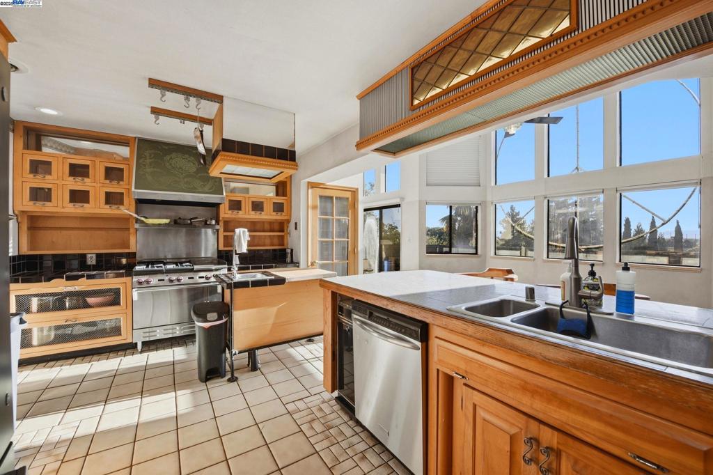 HOLIDAY ESTATES - Residential