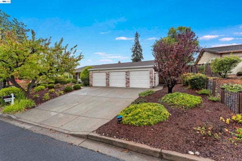 Photo of 214 Mt Wilson Pl, Clayton, CA 94517 (MLS # 41152091)