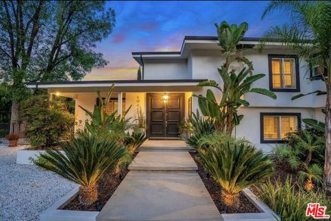 Photo of 19410 Shenango Drive, Tarzana, CA 91356 (MLS # 26644779)