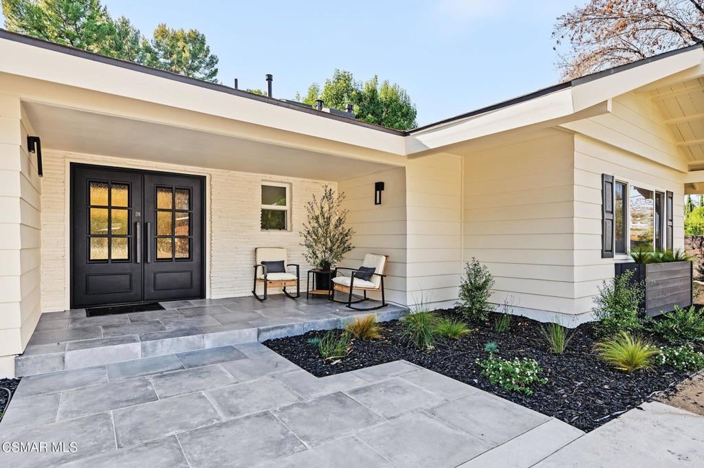 5215 Del Moreno Drive