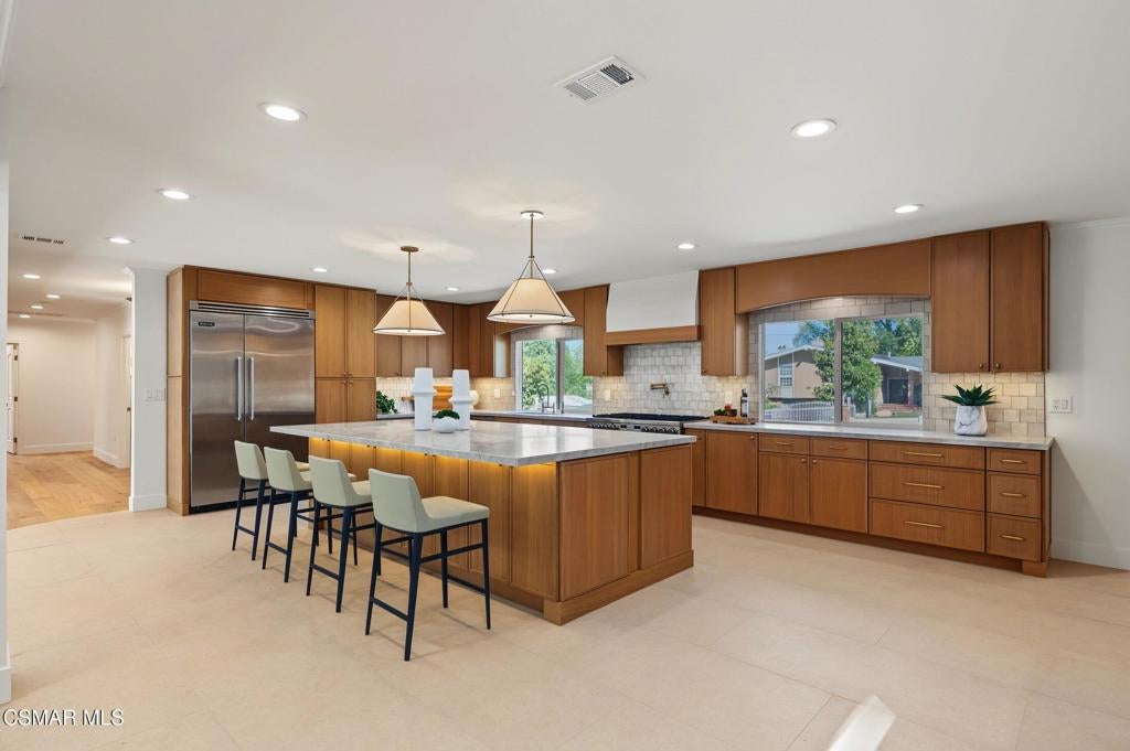 5215 Del Moreno Drive