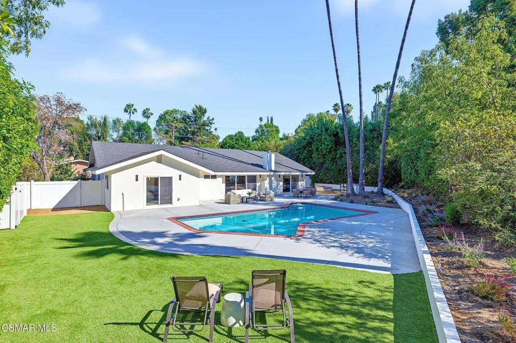 5215 Del Moreno Drive