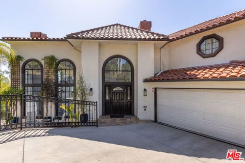 Photo of 2651 La Cuesta Drive, Los Angeles, CA 90046 (MLS # 26841193)