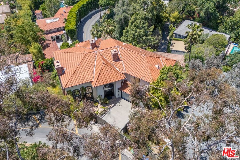 2651 La Cuesta Drive, Los Angeles CA 90046